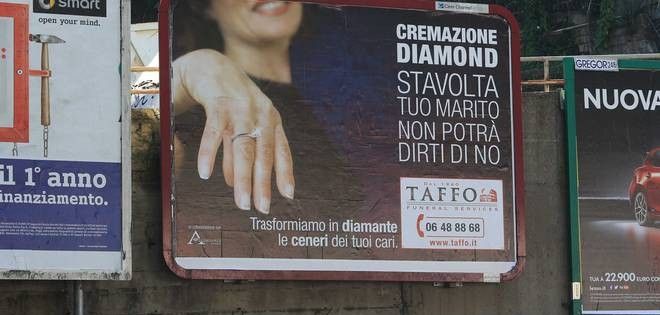 “Stavolta tuo marito non potrà dirti di no”: cattivo gusto o trovata geniale?