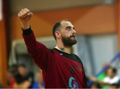 Kostas Tsilimparis esulta
