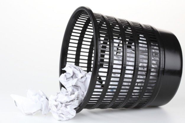 cestino-di-carta--sgualcito--immondizia--sfondo-bianco_3268141